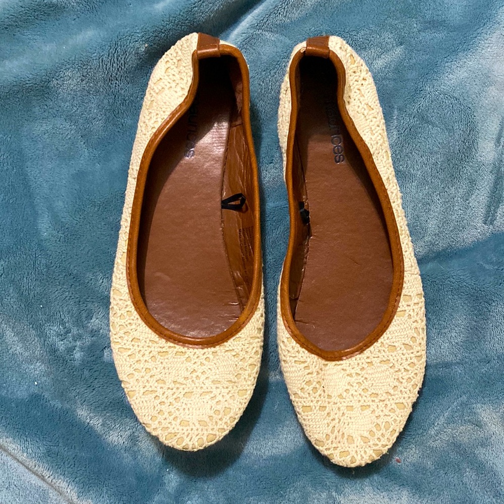 Maurice’s lace flats